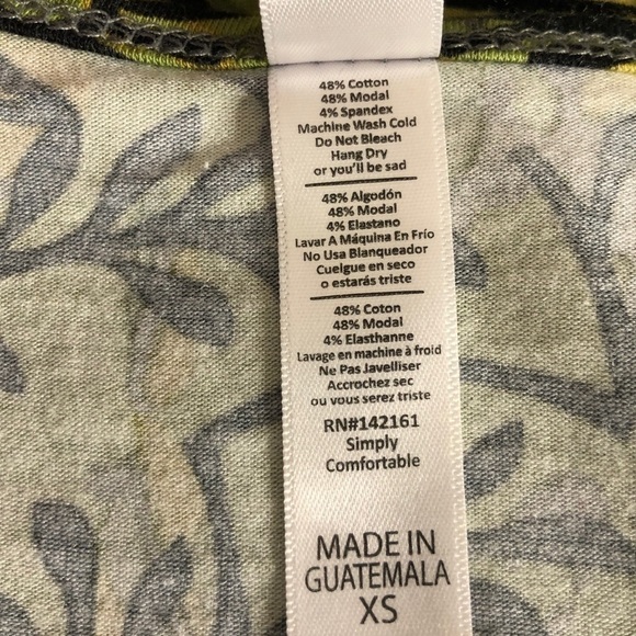 NEW - LuLaRoe Classic T Black Floral Green, Yellow, Dark Gray Camouflage Size XS - Picture 4 of 5